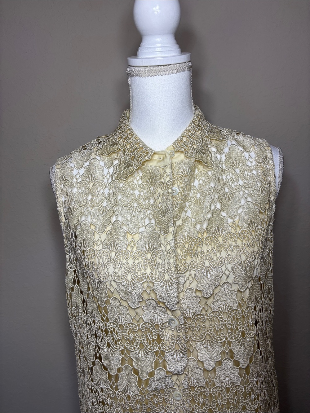 FRAME The Deco Scalloped Guipure Lace
Mini Shirt Dress Ecru Cream M NWT - Picture 8 of 12